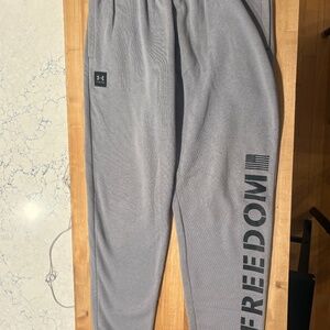 Men’s Under Armour Freedom Rival Fleece Joggers – Size Small – Grey